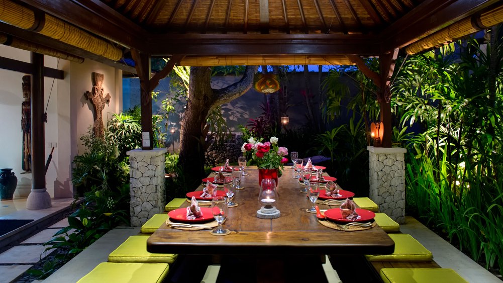 Villa Kakatua - Dining room at night
